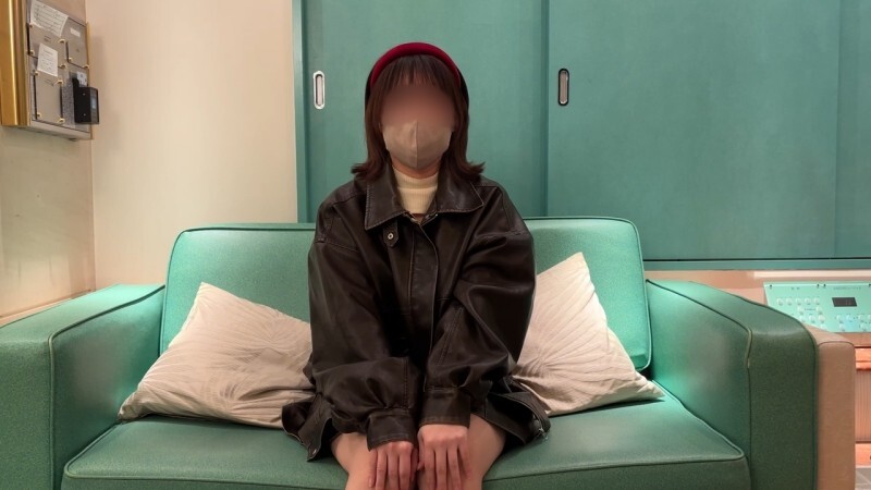 地味カワ飲食店員21歳。抗えない快楽にイカされまくり、ぶち込まれる生チ●ポにドハマりする。