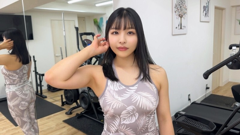 단련한 극질로 정액을 짜내는 음란 유부녀 체육관 트레이너