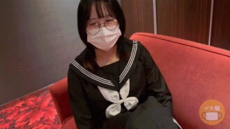FC2-PPV-4793882 一個戴著普通眼鏡的女孩被騙以為這是個視頻，結果被偷拍並被play IMEDAMAFC2