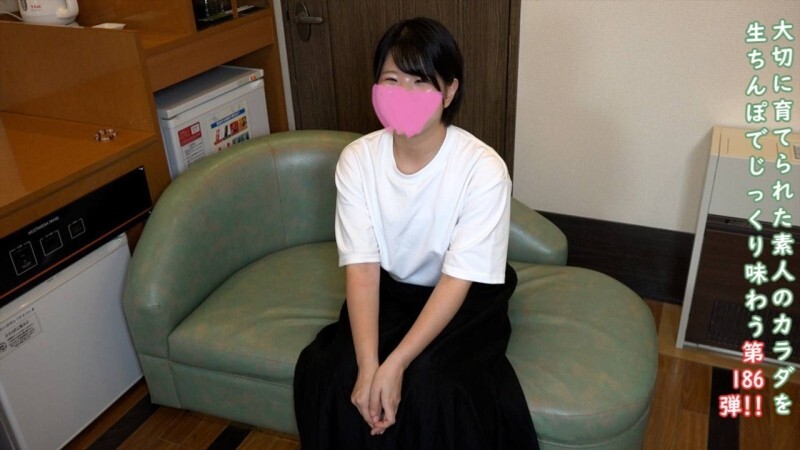 FC2-PPV-4798858 ♀186 明日香醬個性單純，笑容燦爛，當然，她也有陰毛。檢查內褲時，她會臉紅。雖然在鏡頭前裸體讓她感到羞澀，但她還是被粗大的陰莖刺激得呻吟出聲，最後半射在體外，半射在體內。 ★額外內容：無碼陰道視角