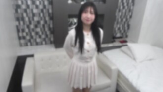 FC2-PPV-4808430 【限量发行】一位长髮白皙、胸部丰满的女孩落入了一位业余大屌导演的魔爪。与她男友的阴茎不同，这位导演的巨根深深地插入她的阴道，让她欲仙欲死。