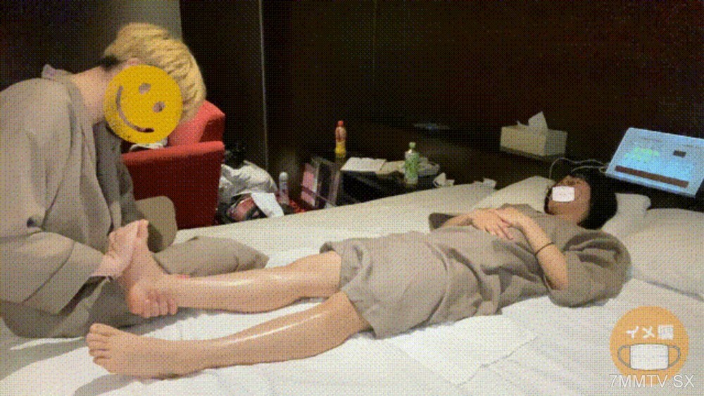 我拍攝了一個戴平光眼鏡的女孩在給她按摩時的性愛視頻 IMEDAMAFC2 | FC2電子市場