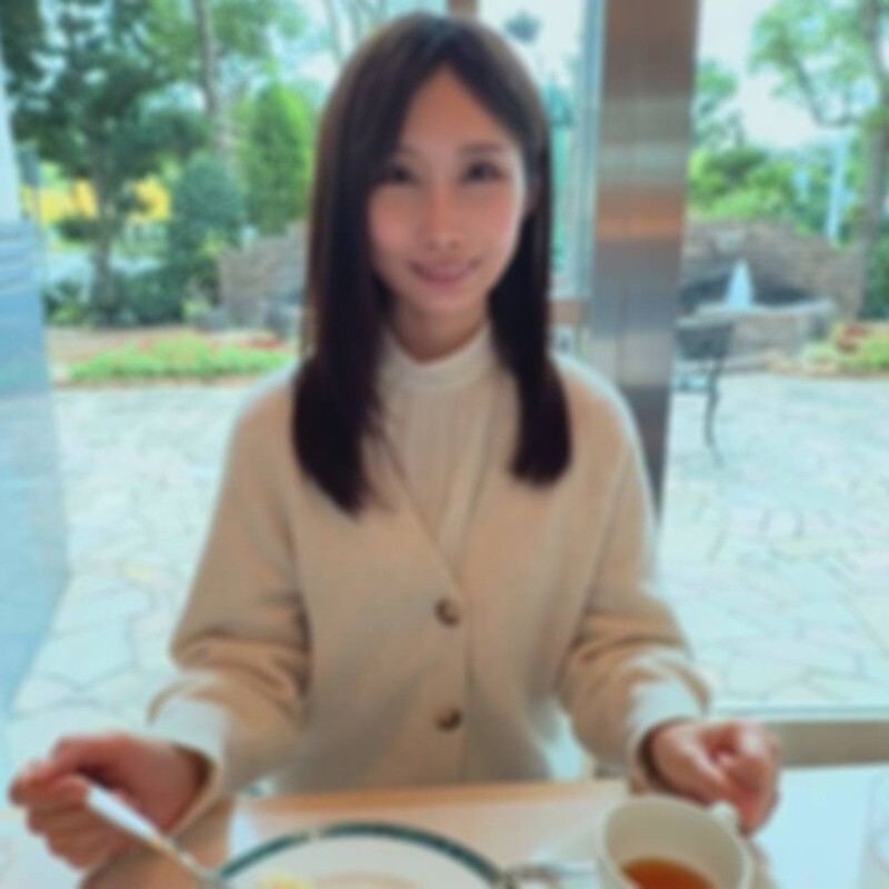 품위있는 미인 부인, 실은 남편과 하메 촬영하는 것이 취미. 다른 사람에게도 POV 되고 싶다고 하는 것으로 남편도 승낙 후, 질 내 사정 POV.
