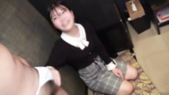 FC2-PPV-4868478 【首次拍摄】一位梦想开设自己麵包店的专业麵包师，她白皙光滑的皮肤上被涂抹了一种特殊的乳霜。