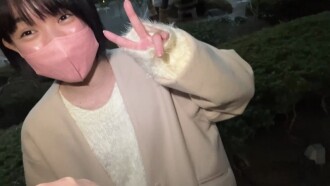 FC2-PPV-4897072 无删减首部拍摄！ ！真理子酱纤细苗条的身材让老头兴奋不已，他在她体内和嘴里都射了很多精！ ！