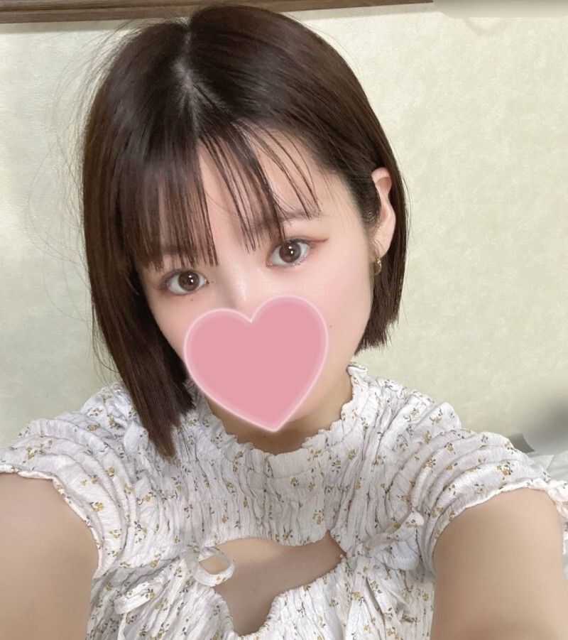 【完全素人&初撮り】可愛くて恥ずかしがり屋の初々しい19歳！押しに弱く流れのまま人生初中出しハメ♡特典有り