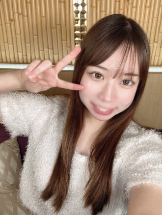 FC2-PPV-4929650 FC2-PPV-4929650 總計165分鐘影片【未經加工，頂級偶像級美顏♡纖細女神F罩杯美胸】18歲擅長舞蹈的少女名美，被一根超過20厘米的禁忌巨根驚得目瞪口呆。仔細看看她臉上那融化的表情，以及她依然被挑逗的神情。