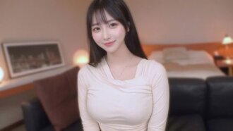 FC2-PPV-4949214 FC2-PPV-4949214 【全臉曝光】一位擁有傲人H罩杯的絕色美女，剛畢業加入一家大型外資企業，在一次殘酷的NTR（NTR）性愛中，連續兩次被射精在體內，其中包括在排卵期未服用避孕藥的情況下進行的無保護性行為。極為罕見、私密、重口味的性愛影片。 *僅剩少量。