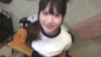 FC2-PPV-4949877 FC2-PPV-4949877 【夏季特别版】与拥有天然G罩杯的业余乐团美女主唱的秘密夏日约会。在她裸露的双乳之间享受治癒系的乳交快感，直至高潮！她可爱的灯笼裤装扮也将首次公开！
