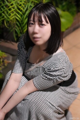 FC2-PPV-4963413 FC2-PPV-4963413 990积分，9月1日前到帐！ ！ 【附赠礼物】巨乳敏感少女全身同时被玩弄，同时进行性交和自慰♡积极主动的追求者&大男人在强烈高潮时体内射精。