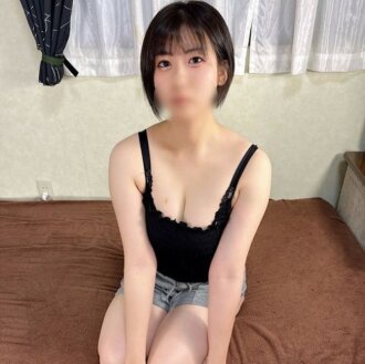 FC2-PPV-4968593 FC2-PPV-4968593 【完全业余】超可爱的20岁业余女孩，拥有E罩杯美胸♡ 她超级敏感的乳房被揉搓，乳头受到刺激，颤抖不已！内射&巨根**** *附赠额外内容*