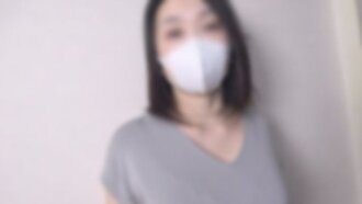FC2-PPV-4981012 FC2-PPV-4981012 ♡10月4日前半價【不，完全業餘，未經剪輯的射精】我在社交媒體上認識了一位擁有G罩杯乳房和豐滿陰唇的可愛妻子，我用堅硬粗壯的陰莖猛擊她的陰蒂和巨乳，她發出愉悅的尖叫！