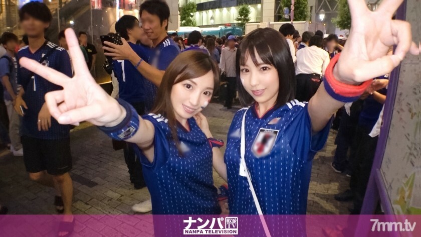 【ワールドカップ観戦ナンパ！】サッカー日本代表、初戦勝利の熱狂にかこつけて、観戦に訪れたモデル級美女サポーター2人に声をかけ、ホテルで美酒に酔い、興奮冷めやらぬまま、激イキ絶頂4P乱交セックス！