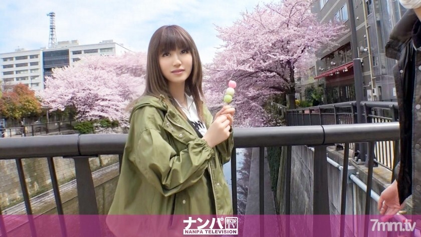 GANA-2071 GANA-2071 认真的南帕，第一枪。 1325 喜欢散步的女大学生，在樱花节上被发现。两个回復被要求在面试谈判中展示她的胸部，以了解她是否安静且容易受到推动。与其谦虚的个性相反，你不能把目光从坚持的巨乳级的胸部上移开......！