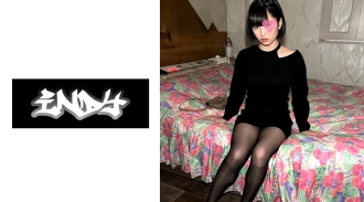 Short-haired beauty who seems to be fortunate _ 2 shots without permission to a woman who feels with teary eyes
