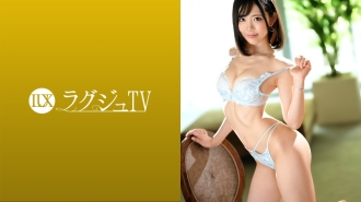 Luxury TV 1450 Seorang blogger cantik yang memesona pria dunia dengan gaya cantik bak model membuat penampilan AV darurat! Tempat berdiri liar yang harus dilihat di mana Anda dapat menyerahkan diri Anda pada hasrat seksual yang tak terkendali dan merasakan seorang pria dengan tidak senonoh!