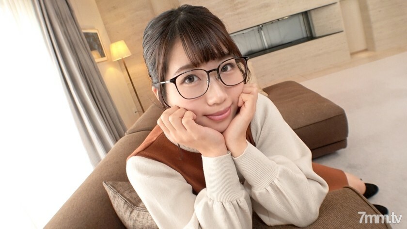 SIRO-4822 SIRO-4822 [第一枪] [眼镜女孩] [具有丰富粘性的口交] 一个看起来很认真并重复潮流的敏感，阴沉和淫荡的女孩的挖掘。被大量鸡巴刺穿突破极限的极湿的omako，不停地滴下爱汁..网络上的AV应用→AV体验拍摄1782在线观看