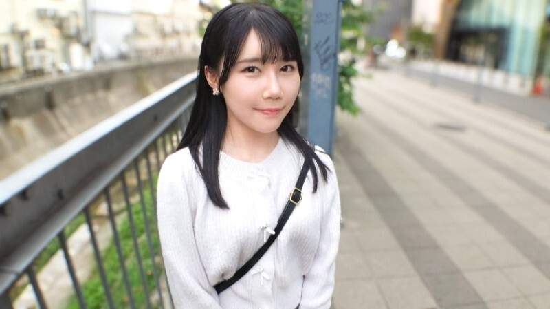 「미니맘계 여자가 신체험을 꿈꾸고 응모해 왔다! 느끼기 쉽고 에로한 신체인데, 백으로 찔려서 기어는 톱에 들어가!